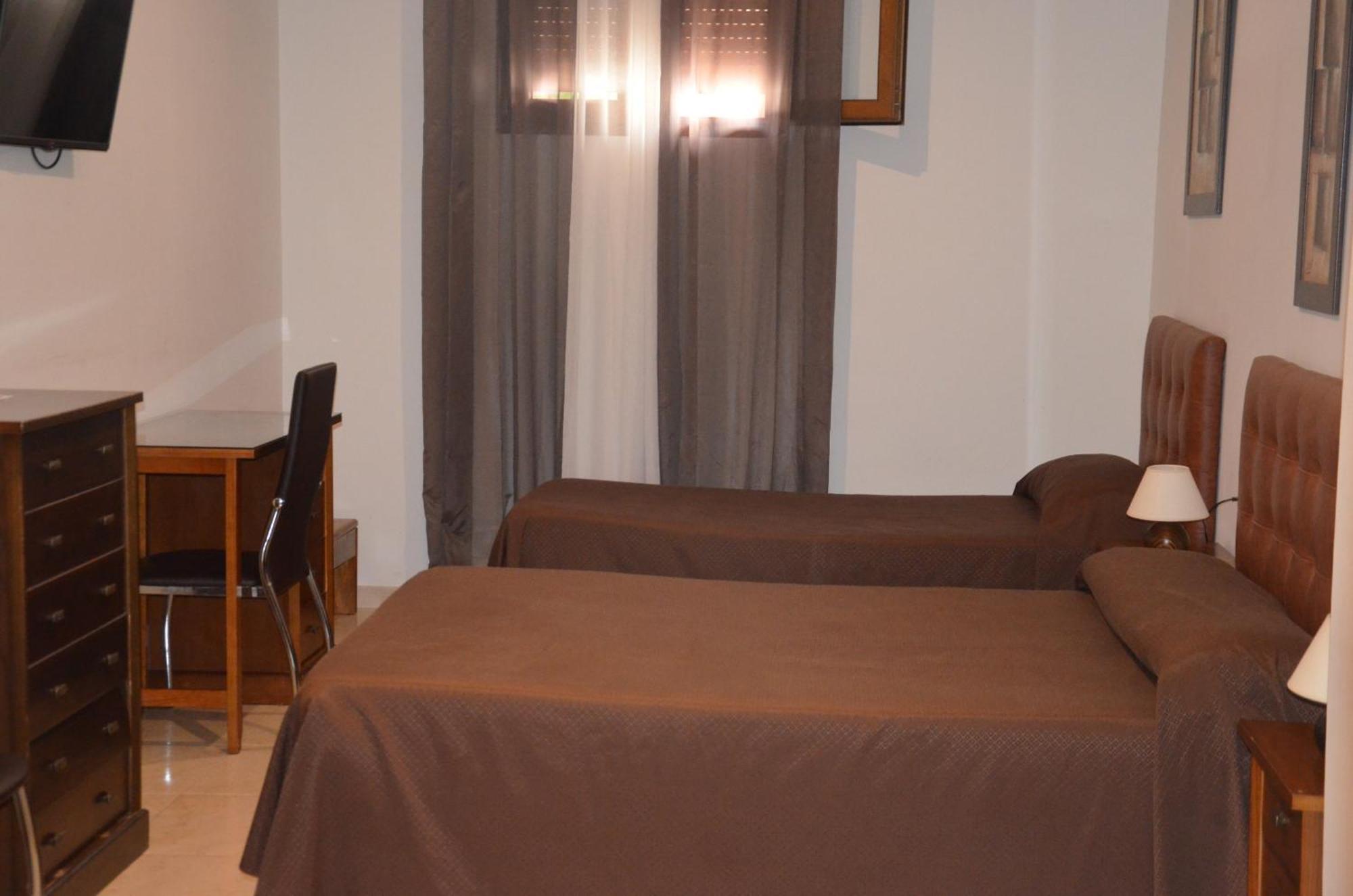 Hostal Mont Royal Аликанте Экстерьер фото