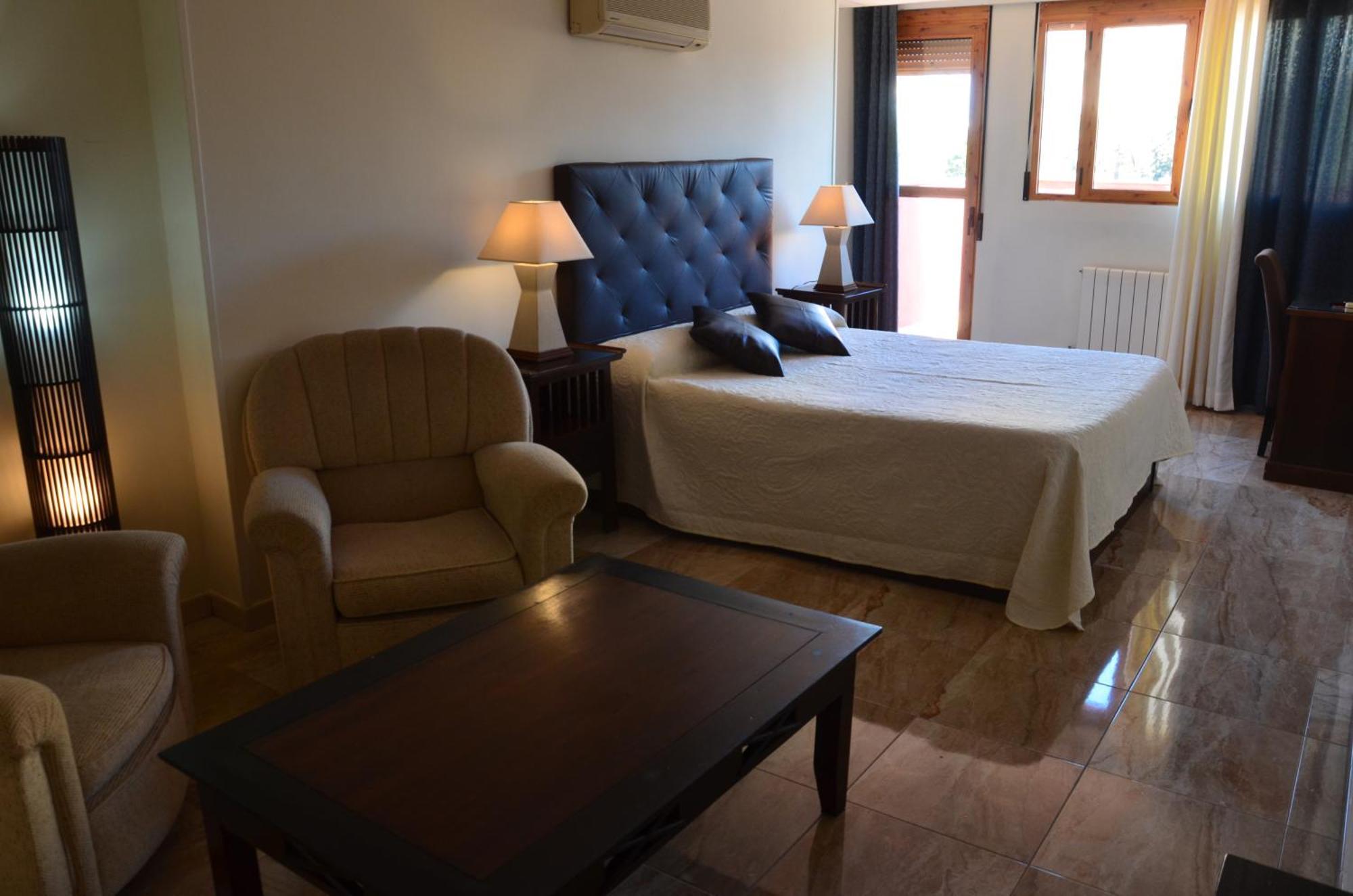 Hostal Mont Royal Аликанте Экстерьер фото