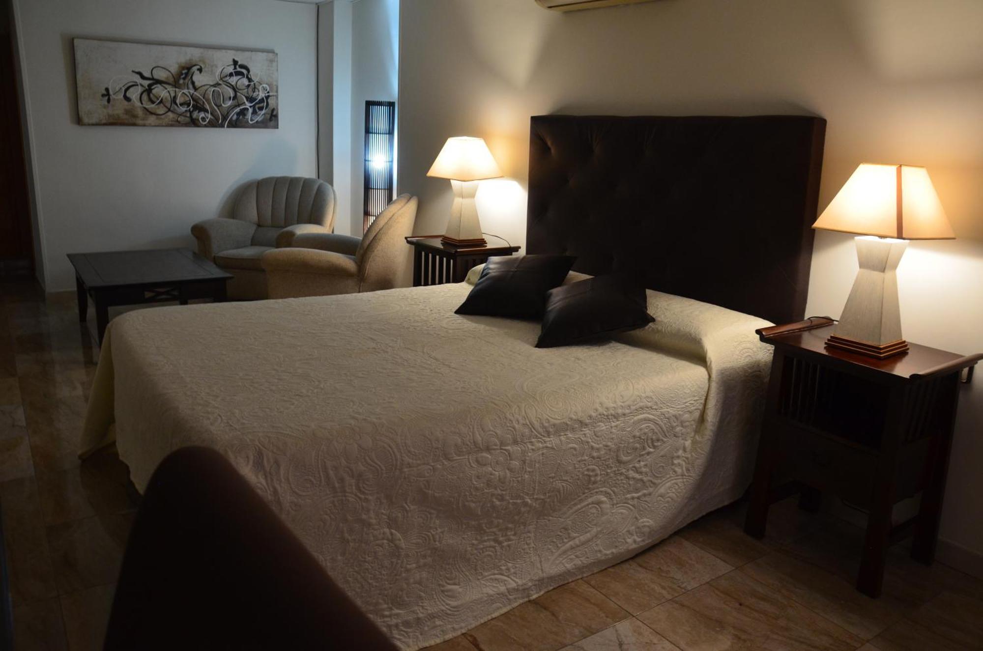 Hostal Mont Royal Аликанте Экстерьер фото